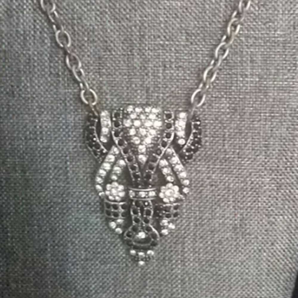 Mark. Art Deco style necklace